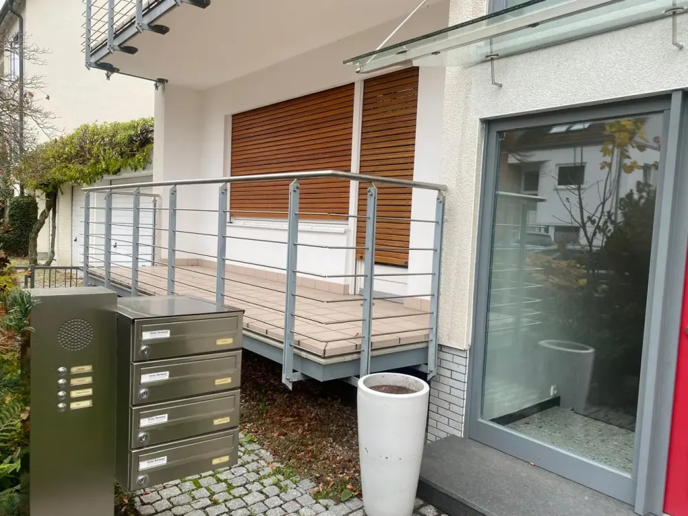 Aussergewöhnlich! 2-Zimmer-EG-Traum-Wohnung Luxusinventar Balkon+Terrasse+Garten+neue EBK