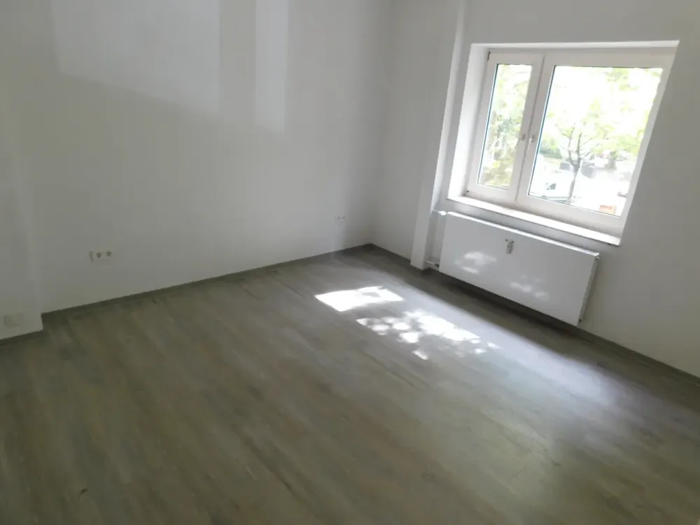Spacious 2-Room Apartment Awaits a Nice Resident!