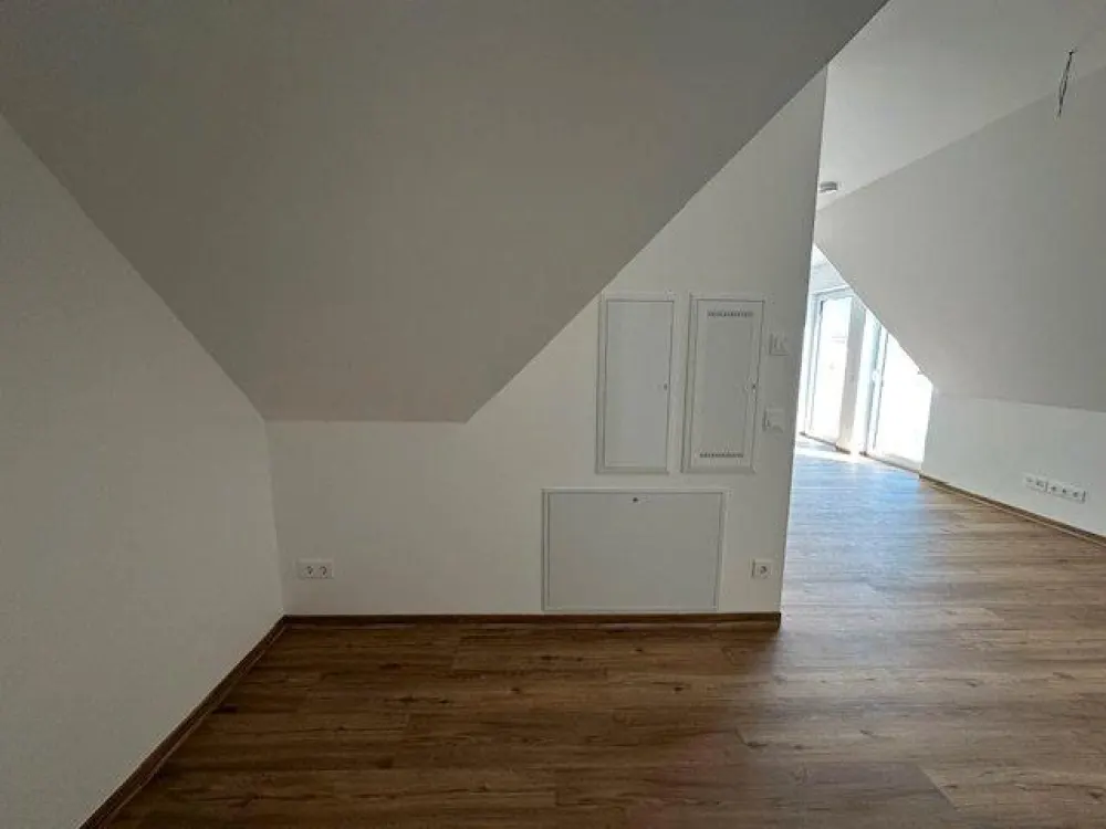 2026-13 Modernes Wohnen mit Studiocharakter - Schöne 2-Zimmer-Neubauwohnung mit Balkon und Stellplatz in Radebeul zu vermieten