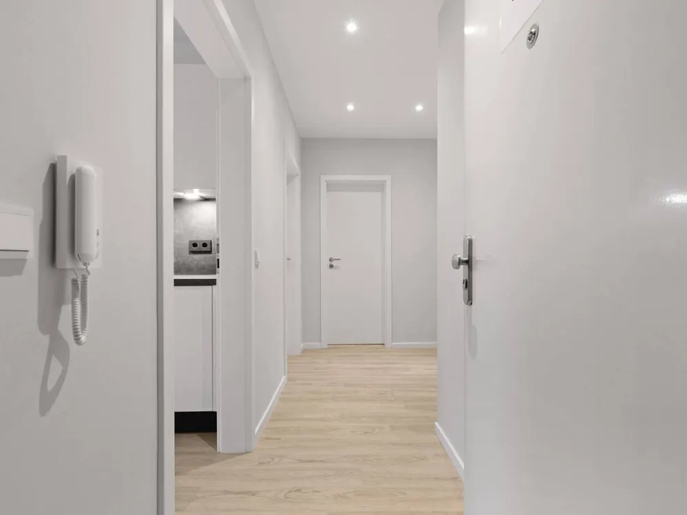 2-Zimmer-Wohnung, Balkon, Bad mit Fenster und Tiefgaragenstellplatz in Hamburg-Barmbek