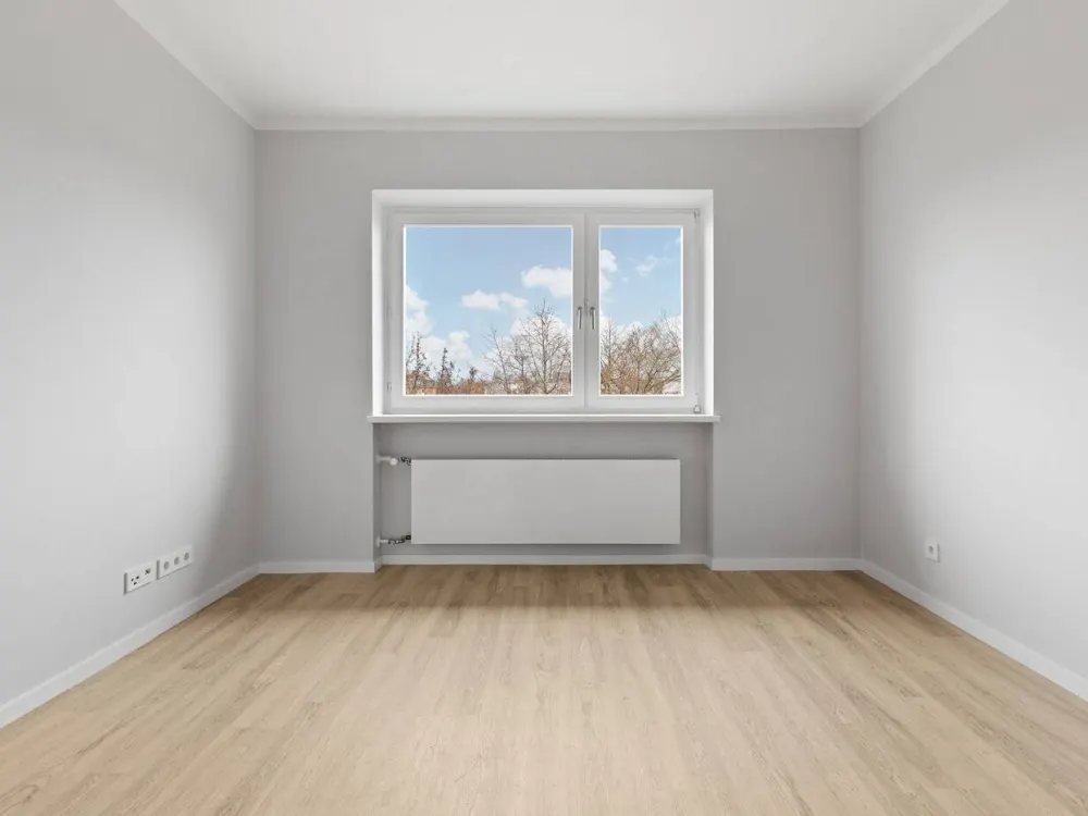 2-Zimmer-Wohnung, Balkon, Bad mit Fenster und Tiefgaragenstellplatz in Hamburg-Barmbek