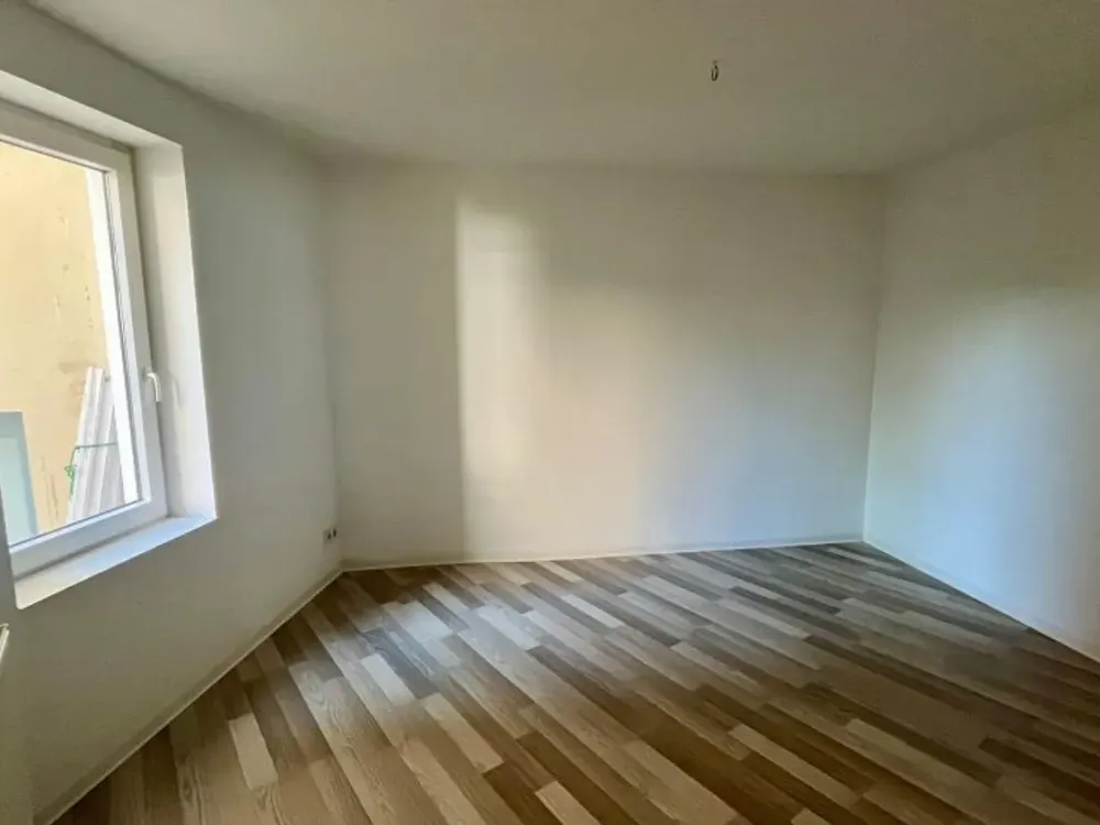 *ERDGESCHOSS WOHNUNG * renovierte 2 ZKB * Tageslichtbad mit Badewanne* Saarbrücken BURBACH