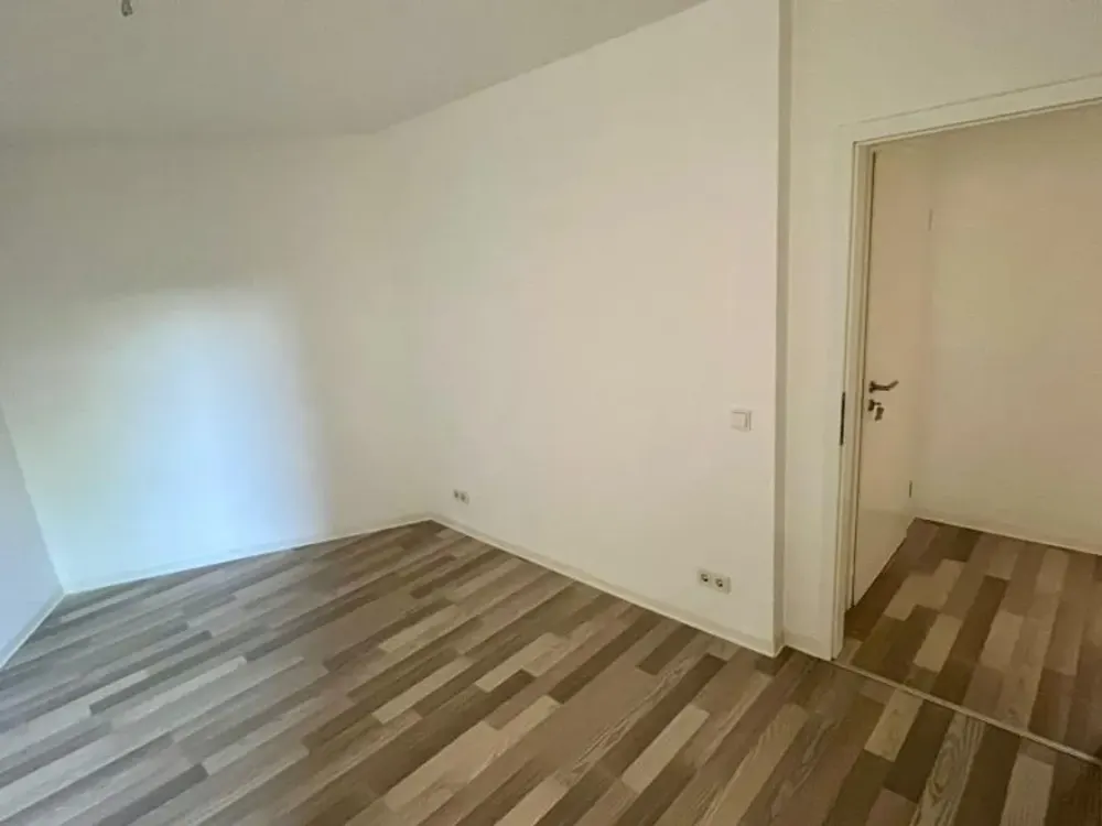 *ERDGESCHOSS WOHNUNG * renovierte 2 ZKB * Tageslichtbad mit Badewanne* Saarbrücken BURBACH