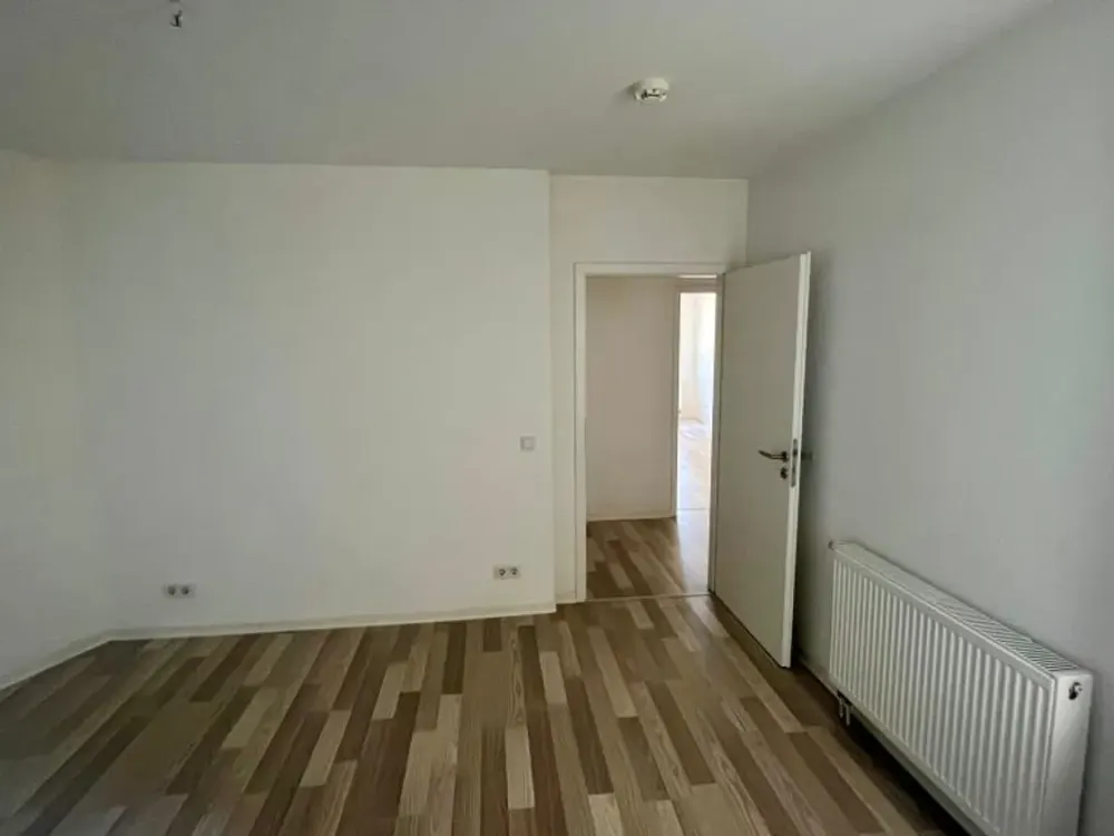 *ERDGESCHOSS WOHNUNG * renovierte 2 ZKB * Tageslichtbad mit Badewanne* Saarbrücken BURBACH