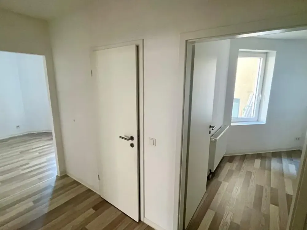 *ERDGESCHOSS WOHNUNG * renovierte 2 ZKB * Tageslichtbad mit Badewanne* Saarbrücken BURBACH