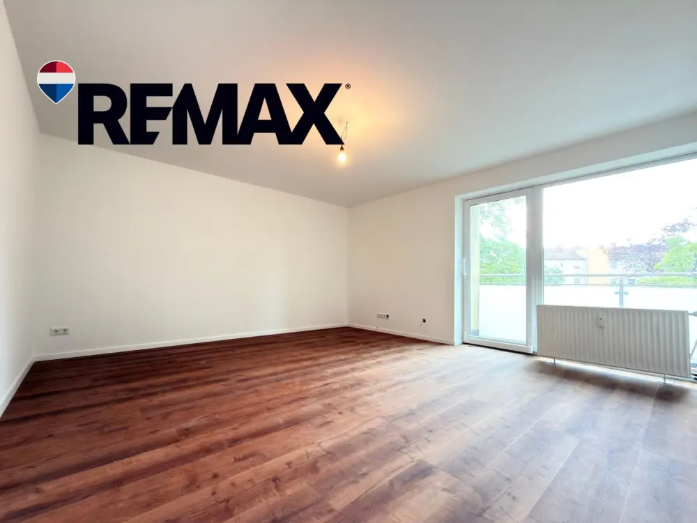 Erstbezug nach Kernsanierung, 3 Zimmer mit Loggia, EBK, Aufzug, Stellplatz