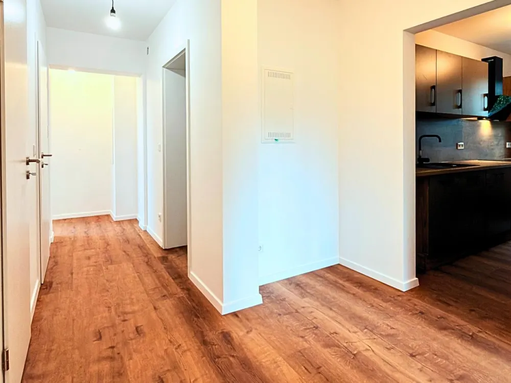 Erstbezug nach Kernsanierung, 3 Zimmer mit Loggia, EBK, Aufzug, Stellplatz