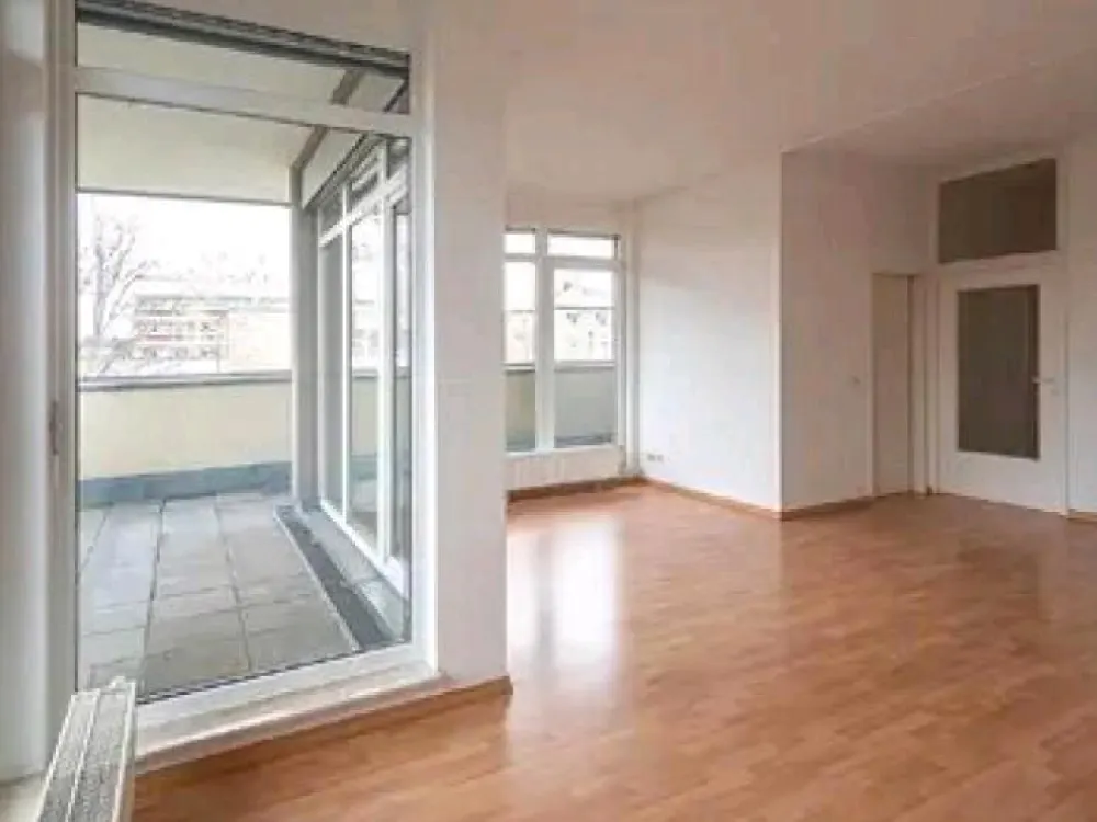 Dachgeschosswohnung am großen Garten /Terrasse/ Lift /Tiefgarage