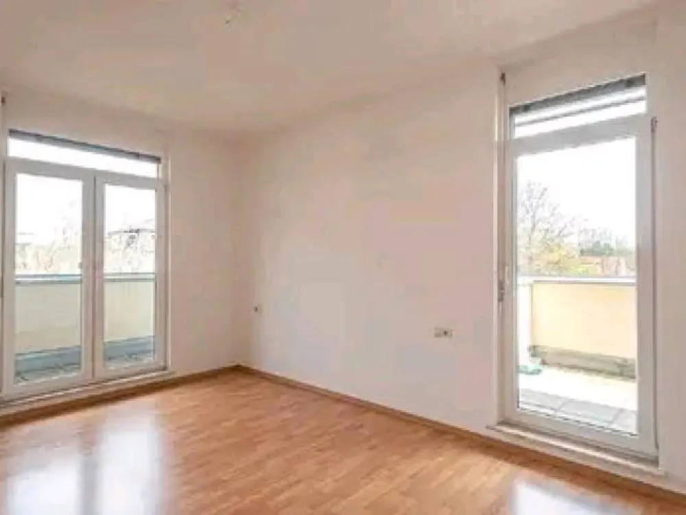 Dachgeschosswohnung am großen Garten /Terrasse/ Lift /Tiefgarage