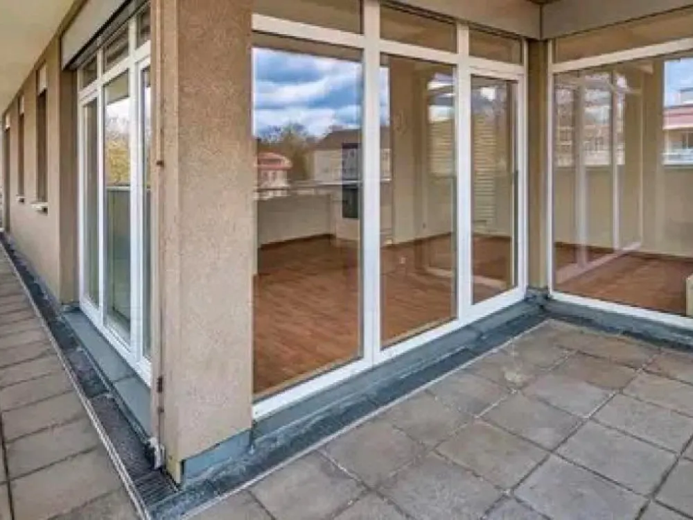 Dachgeschosswohnung am großen Garten /Terrasse/ Lift /Tiefgarage