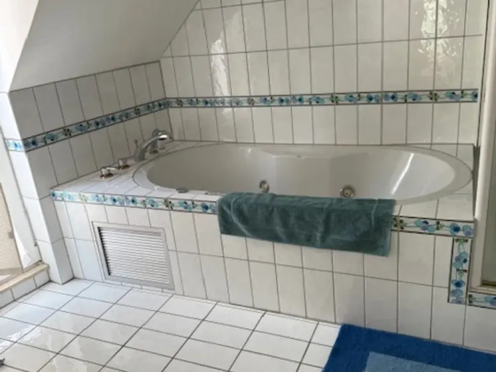 Bad Homburg 3-Zi.Lux-Whg.122 qm nahe Schloßpark in ruh.5-Parteienhaus