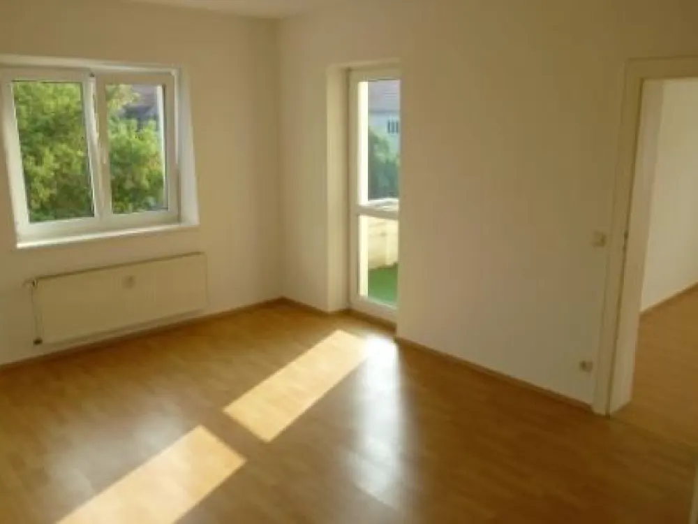 ruhige und helle 2-Zimmer-Whg. mit Balkon!!