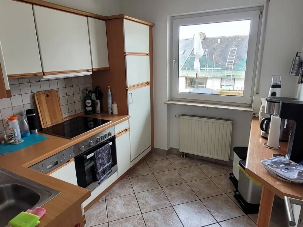 Sbr.-Rotenbühl * top residential location * near university * 3 rooms, kitchen, bathroom * approx. 80 sqm * balcony * fitted kitchen