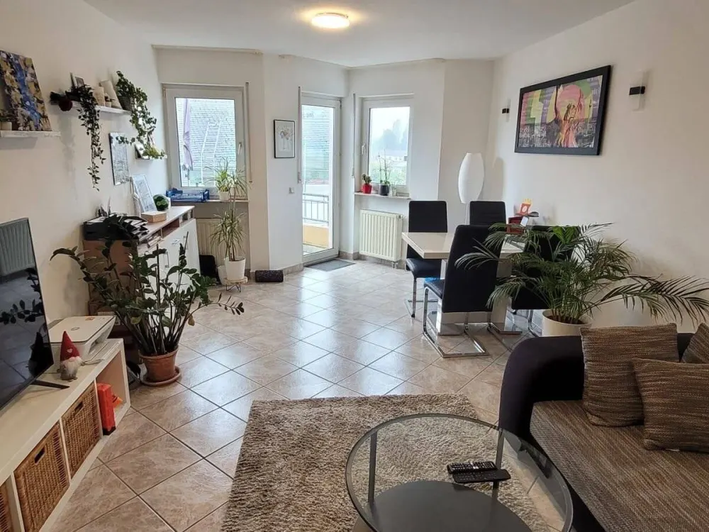 Sbr.-Rotenbühl * top residential location * near university * 3 rooms, kitchen, bathroom * approx. 80 sqm * balcony * fitted kitchen
