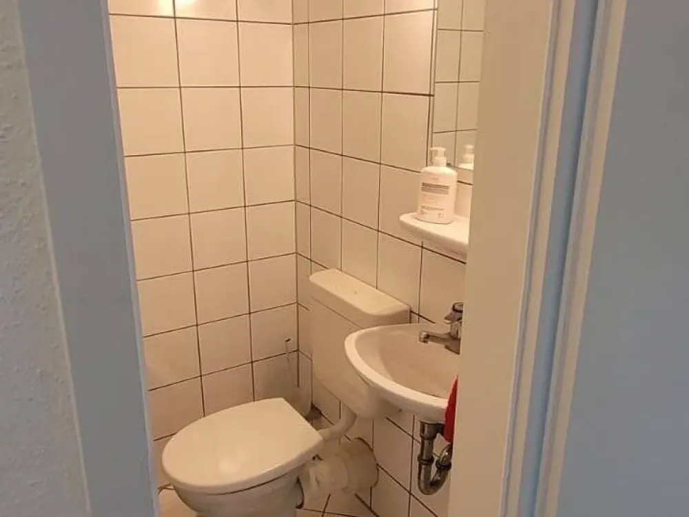 Sbr.-Rotenbühl * top residential location * near university * 3 rooms, kitchen, bathroom * approx. 80 sqm * balcony * fitted kitchen