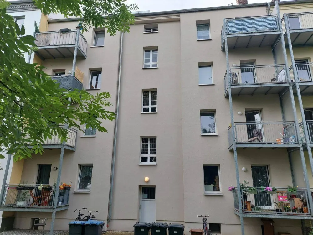 Kleine gemütliche 2 Zimmerwohnung mit Balkon und Wannenbad