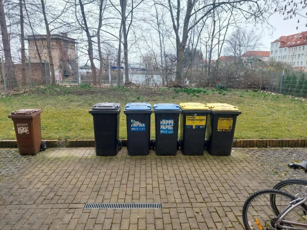 Kleine gemütliche 2 Zimmerwohnung mit Balkon und Wannenbad