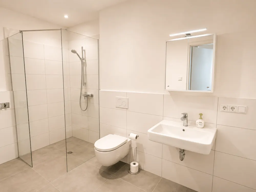 Bright 2-Room Apartment with Balcony, Fitted Kitchen & Modern Features