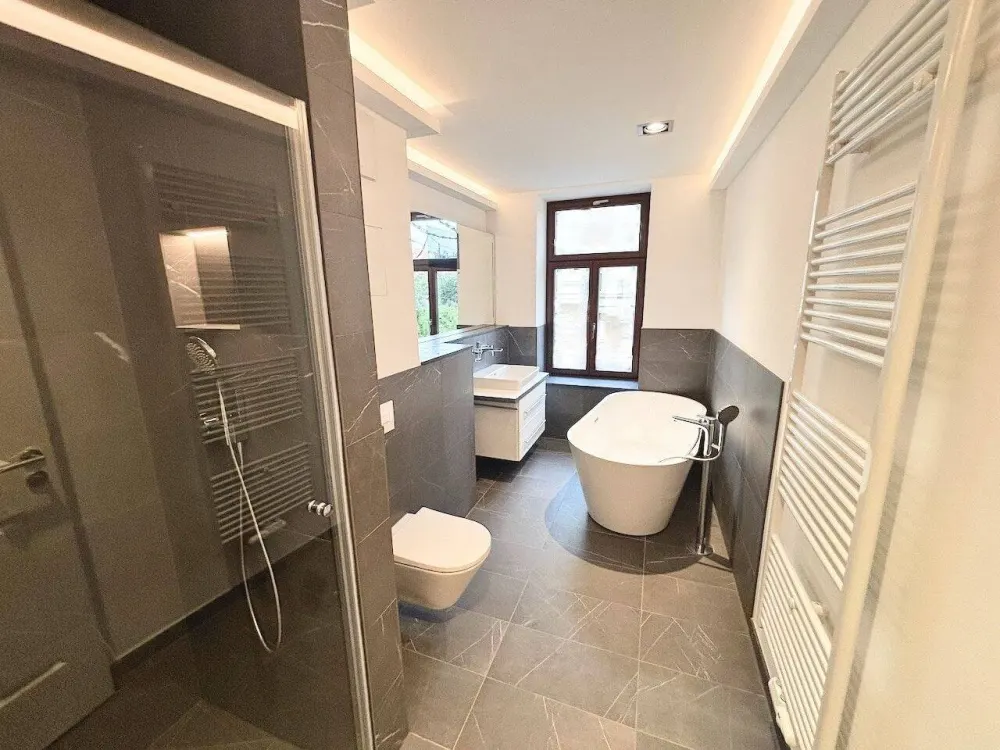 Die ist es! + Erstbezug + Parkett + Fußbodenheizung + Tageslichtbad mit Wanne & Dusche + LED-Licht