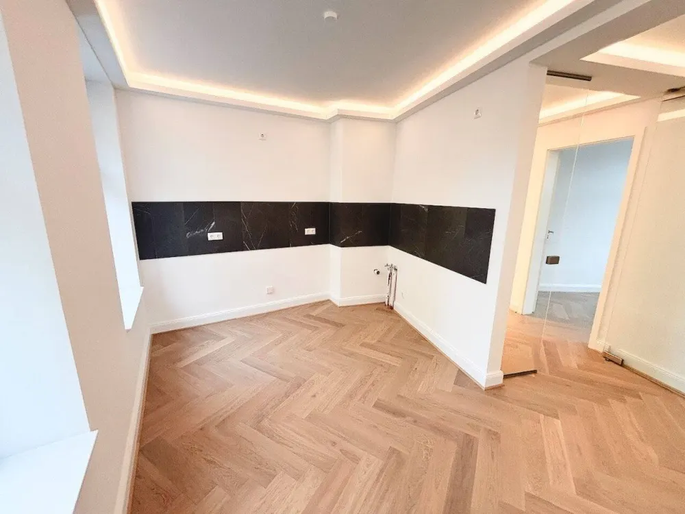 Die ist es! + Erstbezug + Parkett + Fußbodenheizung + Tageslichtbad mit Wanne & Dusche + LED-Licht