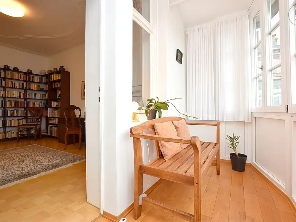 Wunderschöner Altbau mit tollem Blick über die Stadt in Stuttgart Mitte
