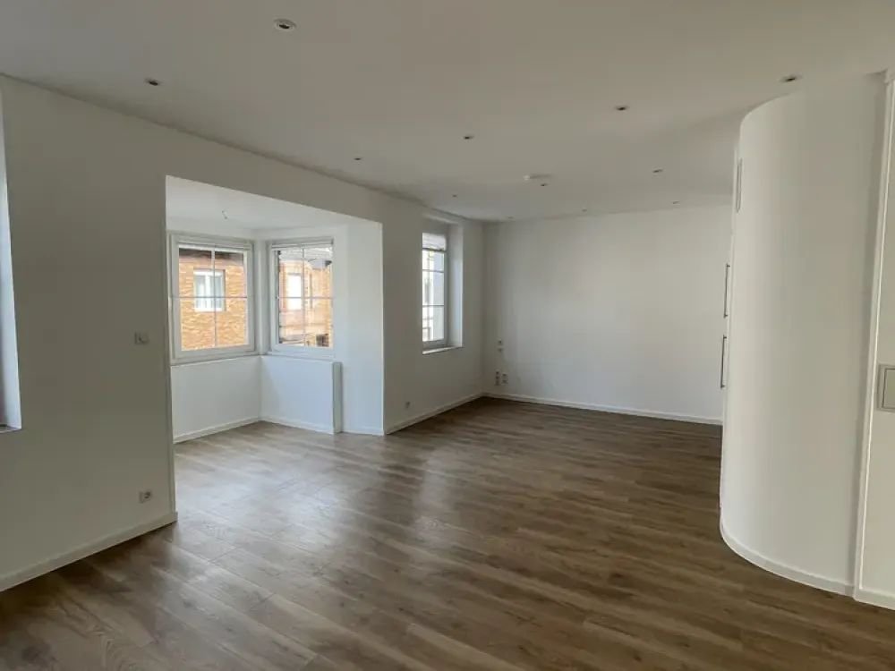 First occupancy after renovation - 2.5-room apartment in the center!