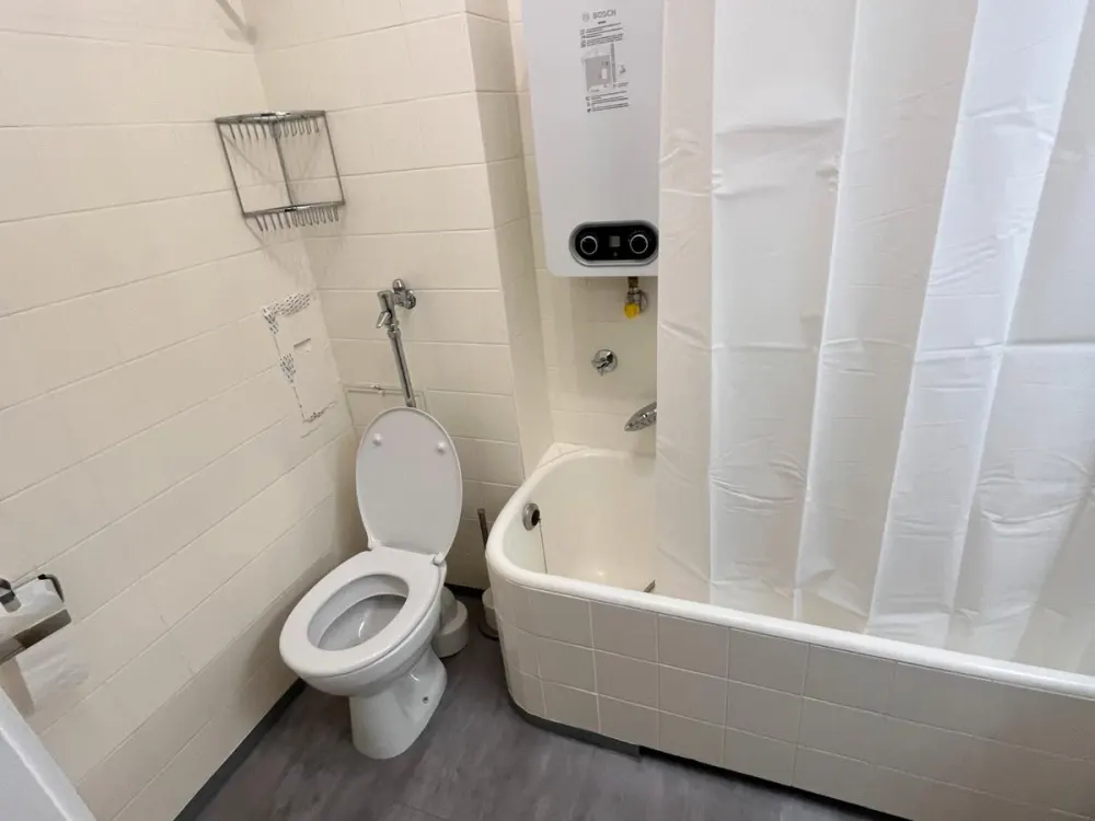 Spacious 2-Room Apartment for Students and Shared Flat in the Basement