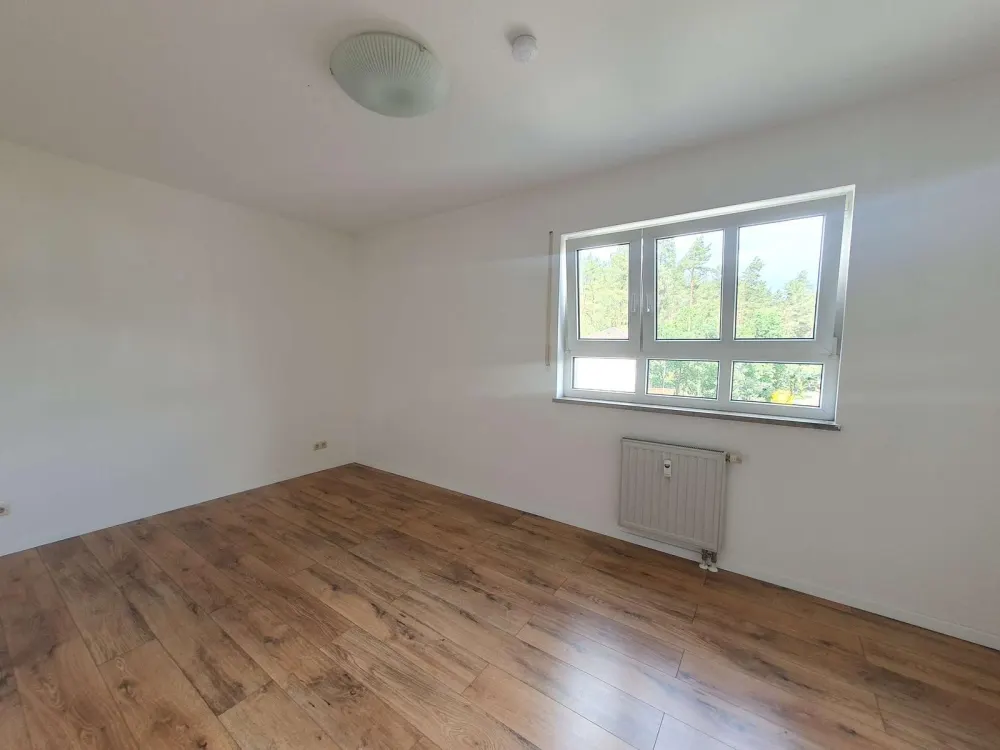 Gepflegte 2-Zimmerwohnung mit Balkon und TG-Stellplatz in Schwanstetten