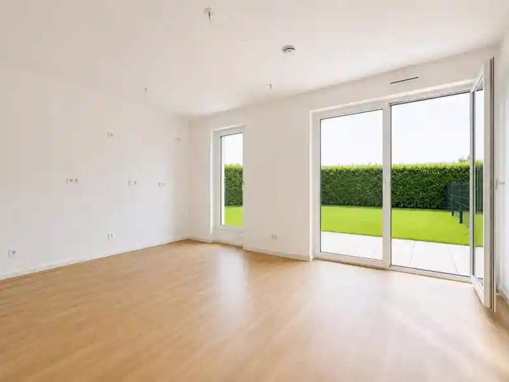 Erstbezug | 2-Zimmer-Wohnung mit 55 m² Privatgarten & EBK