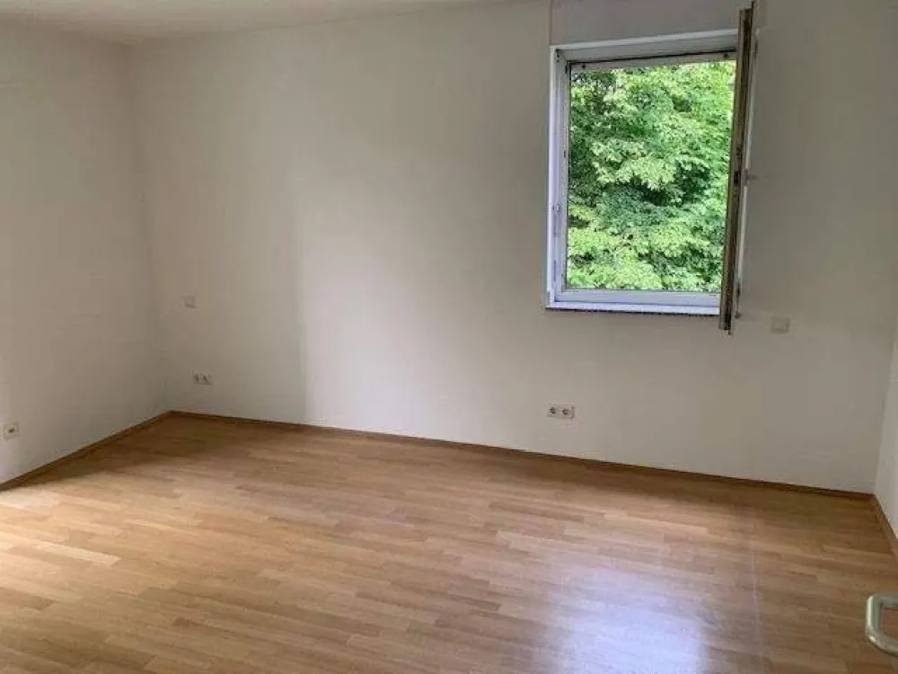 Gepflegte 2 Zimmer Komfort Wohnung mit Balkon & TG-Stellplatz in Lörick!