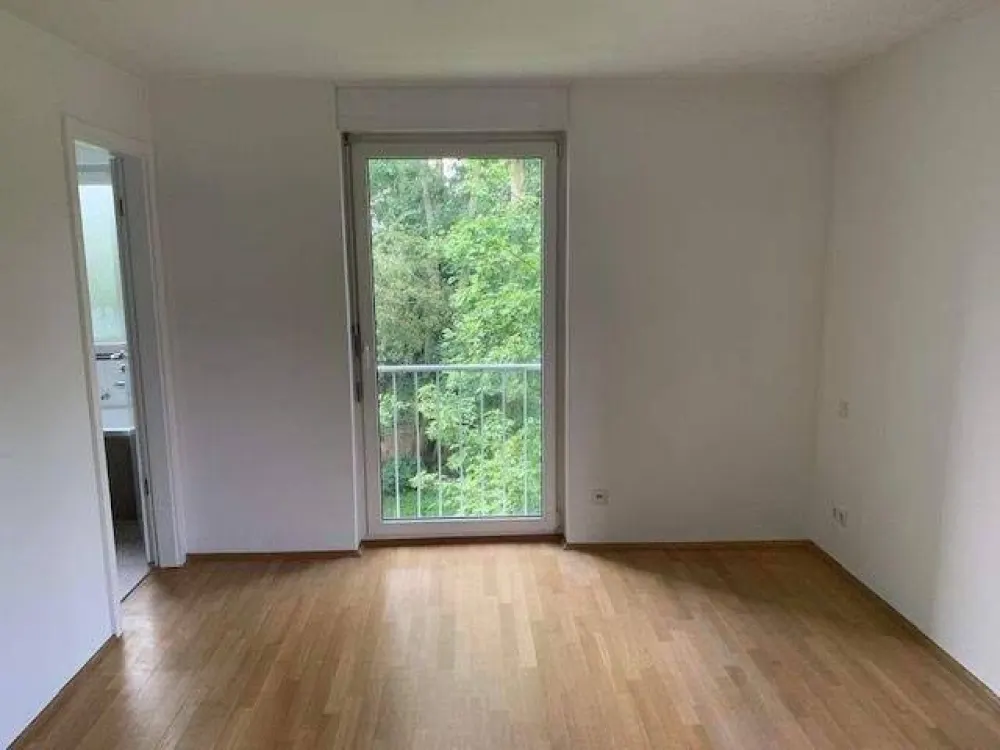 Gepflegte 2 Zimmer Komfort Wohnung mit Balkon & TG-Stellplatz in Lörick!
