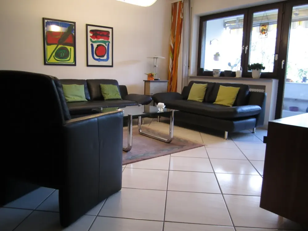Ruhige 4-Zimmer-Wohnung mit zwei Loggien