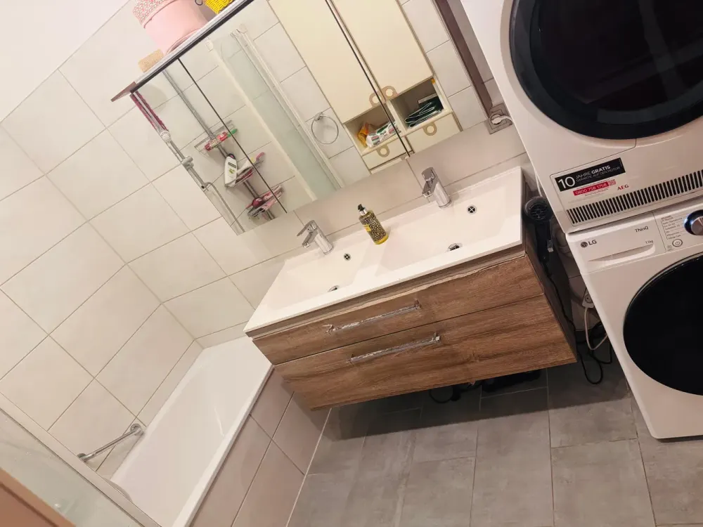 Ruhige 4-Zimmer-Wohnung mit zwei Loggien