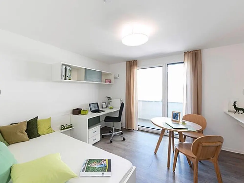 I Live Young Living Apartment Subtenant