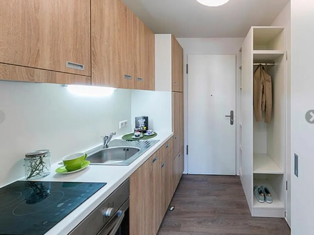 I Live Young Living Apartment Subtenant