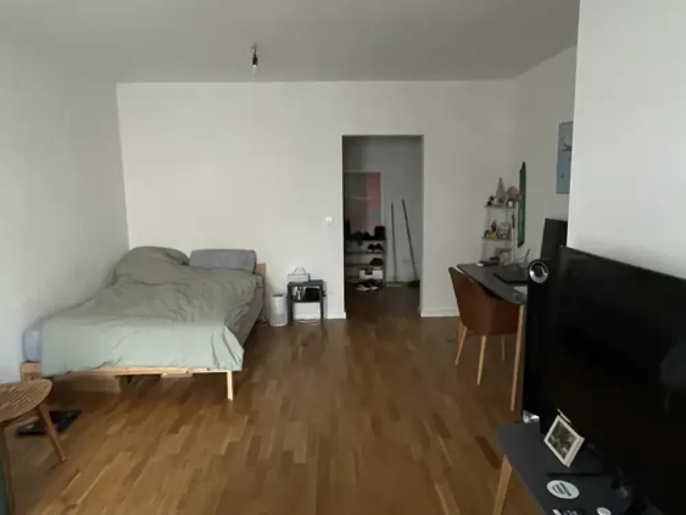 Bright Studio Apartment with Balcony in Berlin Mitte