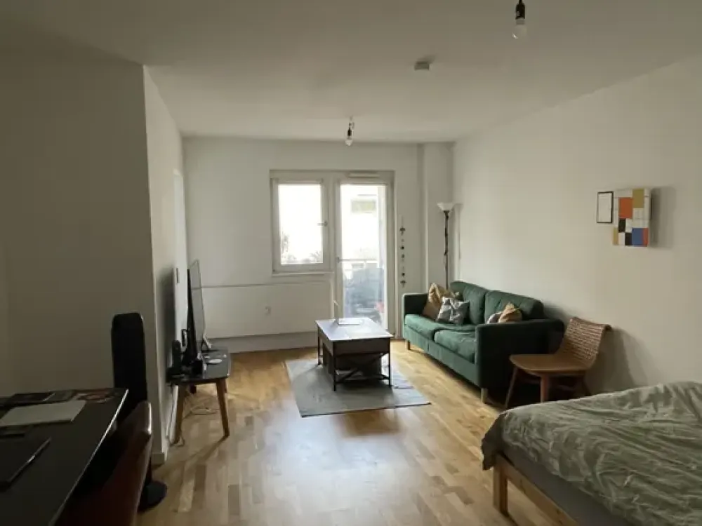 Bright Studio Apartment with Balcony in Berlin Mitte