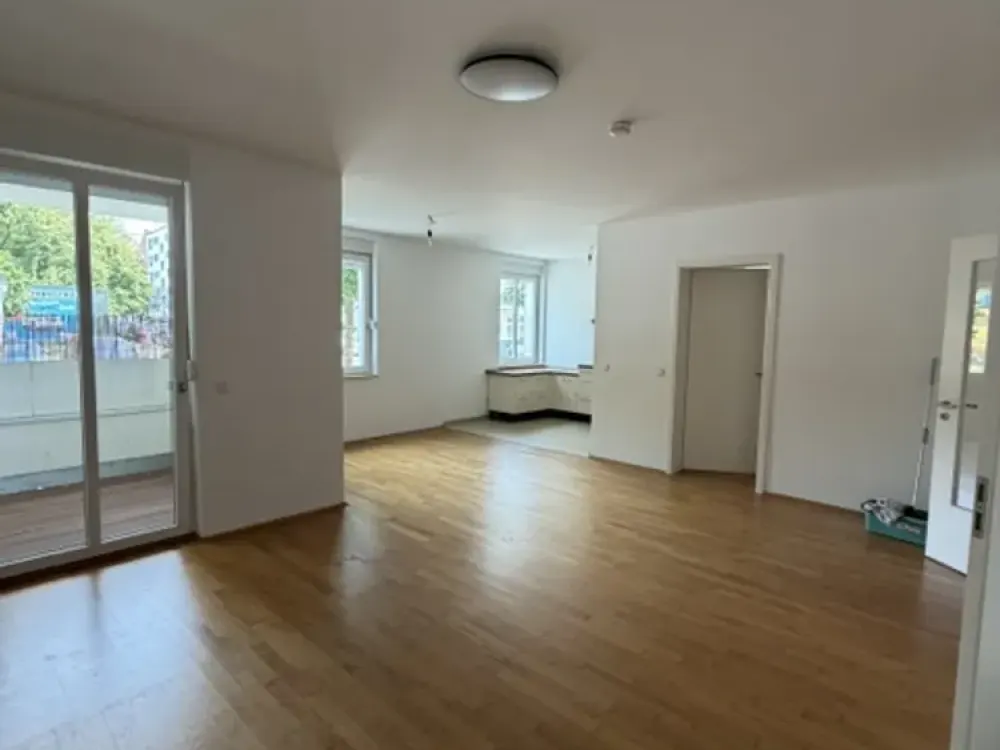 NEU modernisierte 2,5-Zimmer-Wohnung mit Einbauküche und Terrasse