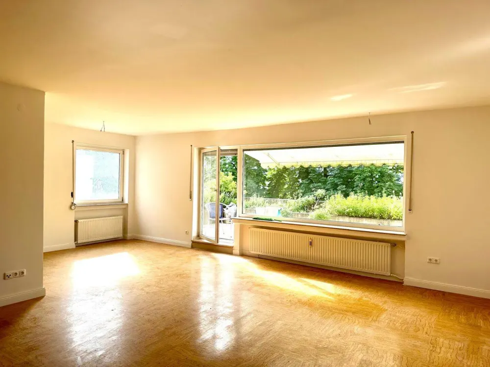 Sunny Apartment with Large Terrace, Swimming Pool, Sauna Directly on the Fulda
