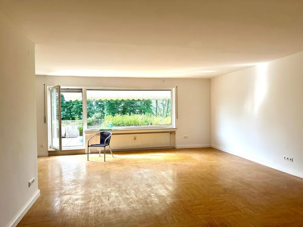 Sunny Apartment with Large Terrace, Swimming Pool, Sauna Directly on the Fulda