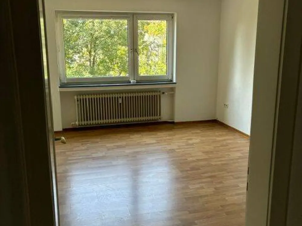Freundliche, zentrale Wohnung (3-Zimmer,Küche,Bad) mit Balkon im Vorderen Westen