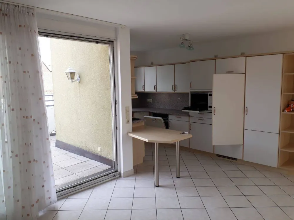 Möbl. WG-Zimmer in gr. Whg. mit Dachterrasse
