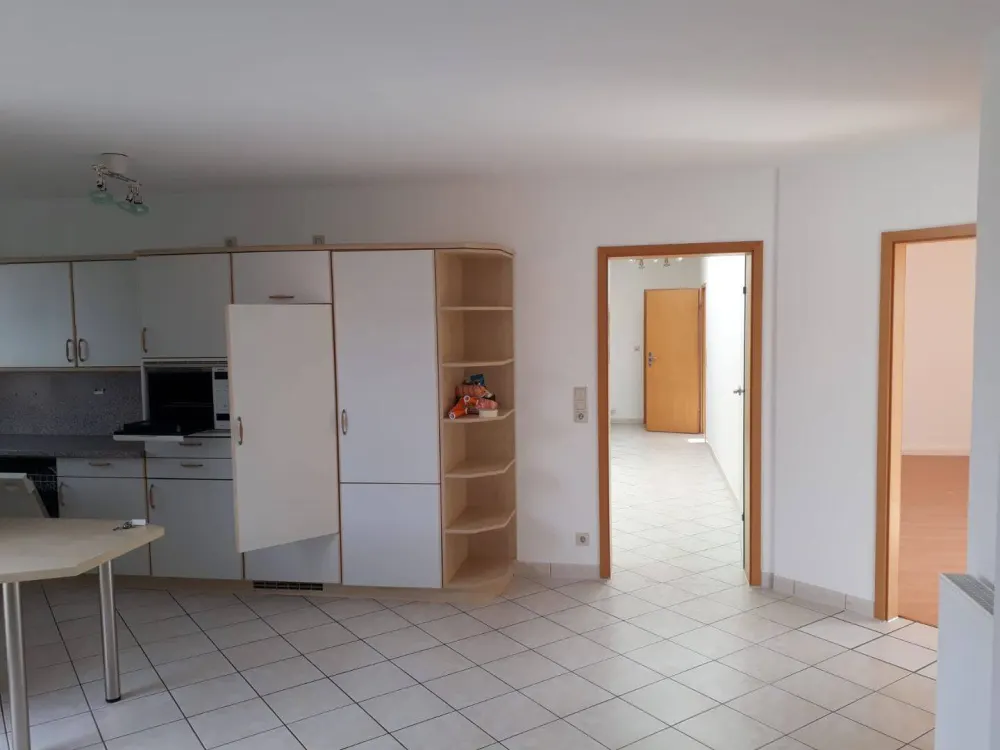 Möbl. WG-Zimmer in gr. Whg. mit Dachterrasse
