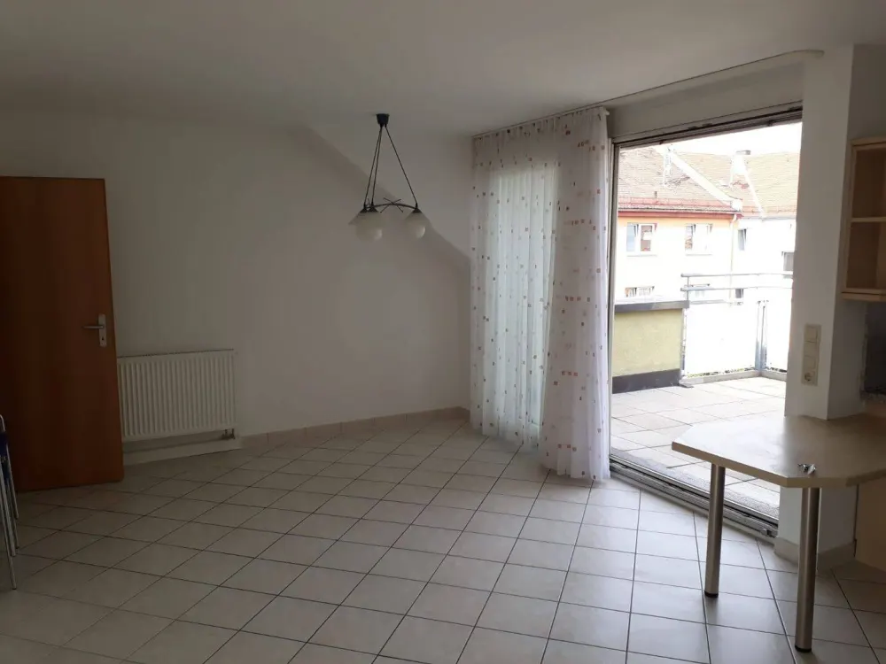 Möbl. WG-Zimmer in gr. Whg. mit Dachterrasse