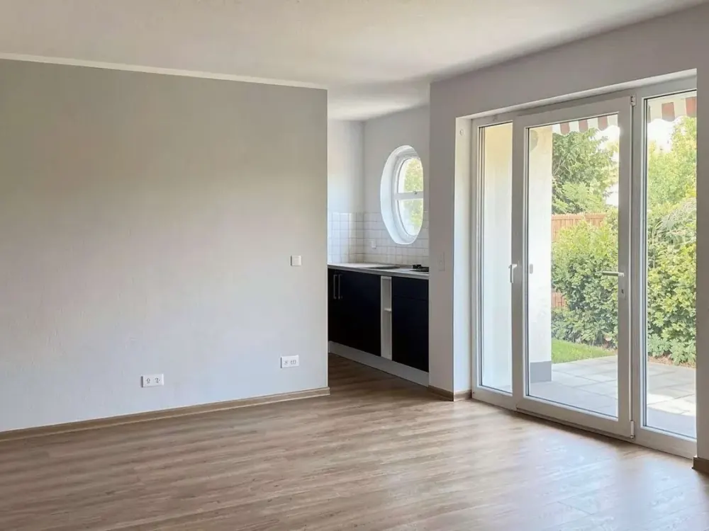 From 01.12.2026 - Dreamy 2-Room Apartment with Terrace and Underground Parking in the Best Location of DD-Plauen