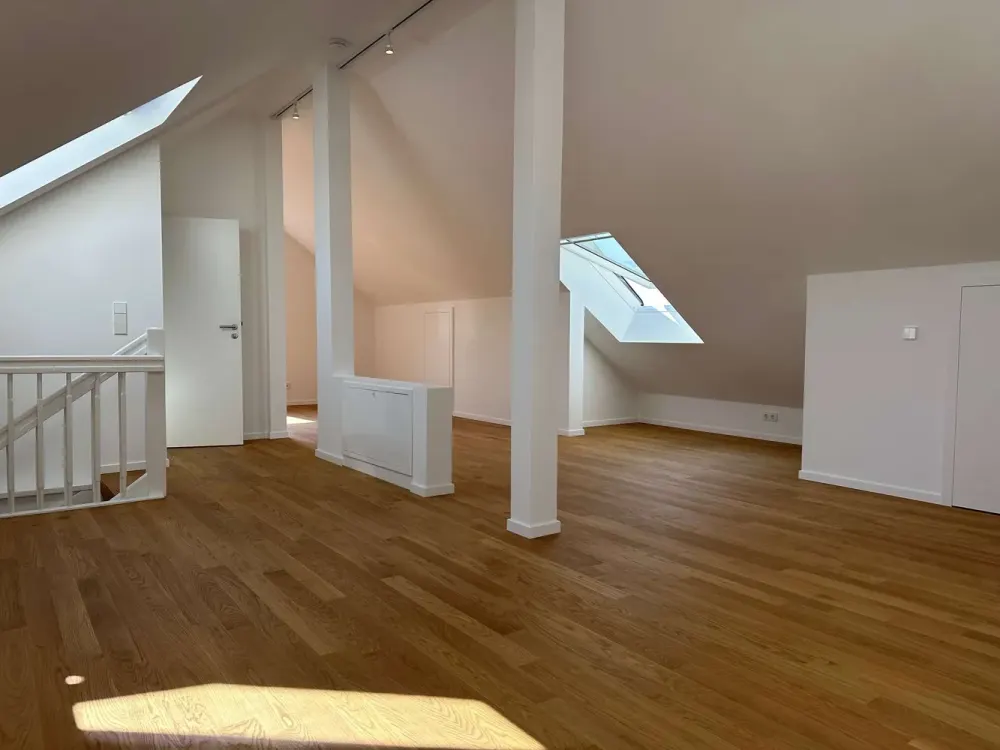 Exklusive 3,5-Zimmer-Maisonette mit privatem Garten, Südbalkon, Garage & Stellplatz
