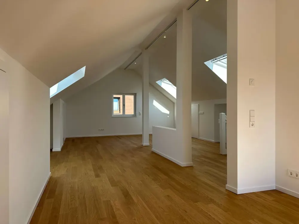 Exklusive 3,5-Zimmer-Maisonette mit privatem Garten, Südbalkon, Garage & Stellplatz