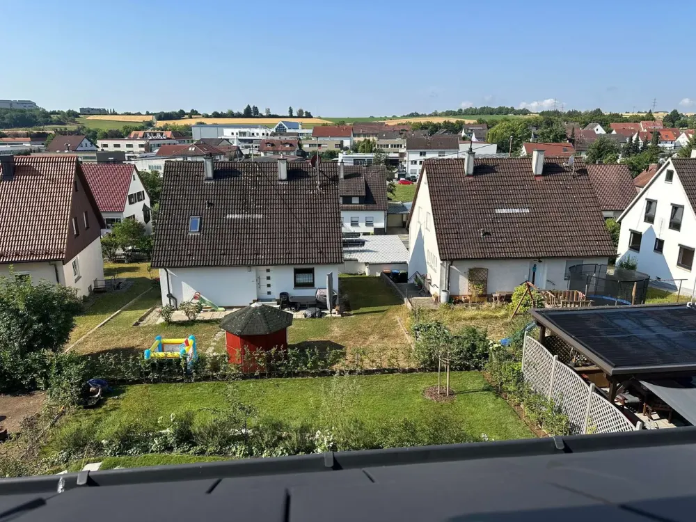 Exklusive 3,5-Zimmer-Maisonette mit privatem Garten, Südbalkon, Garage & Stellplatz