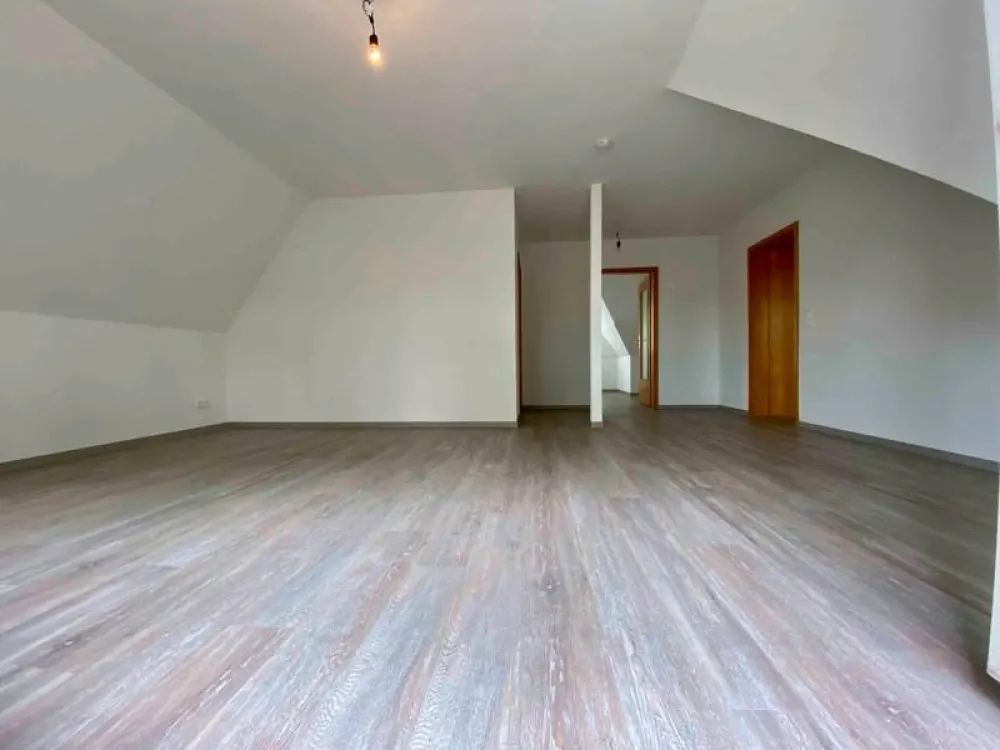 Besondere 2-Zimmer Dachgeschosswohnung mit Ausblick ins Grüne
