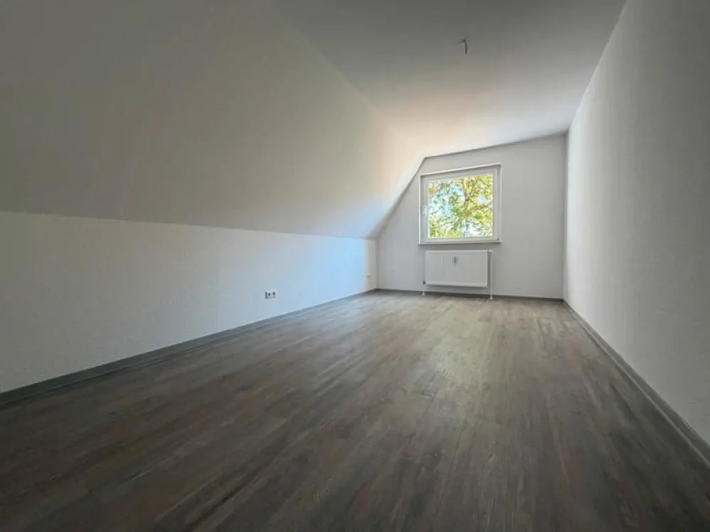 Besondere 2-Zimmer Dachgeschosswohnung mit Ausblick ins Grüne